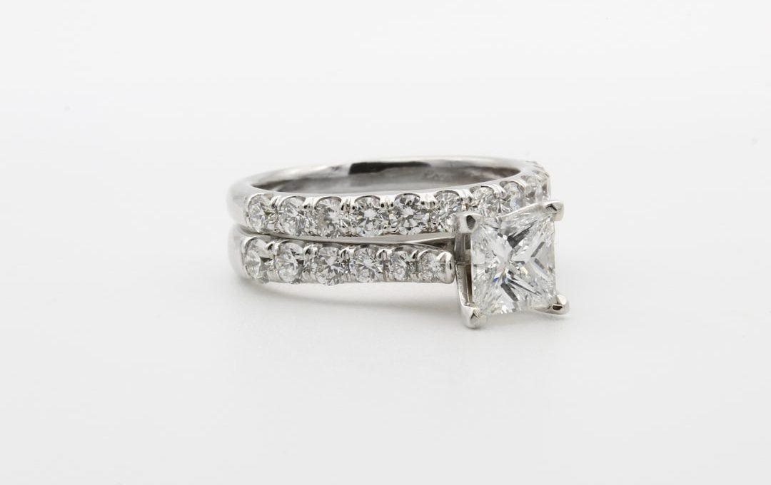 2 ct radiant cut diamond ring
